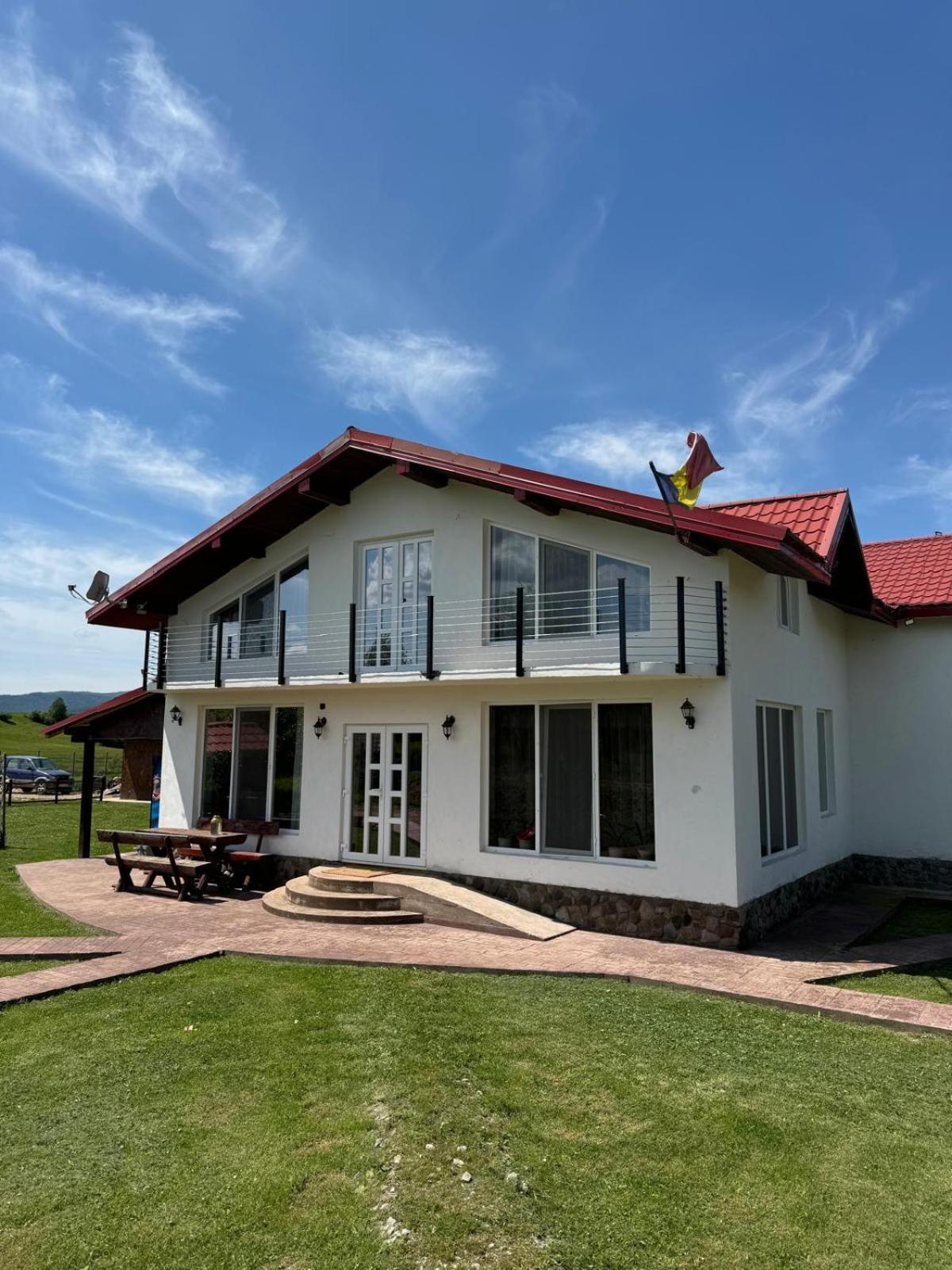Casa De La Balta Hotell Rieni Exteriör bild