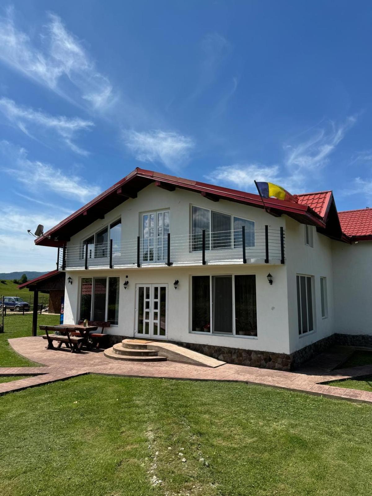 Casa De La Balta Hotell Rieni Exteriör bild